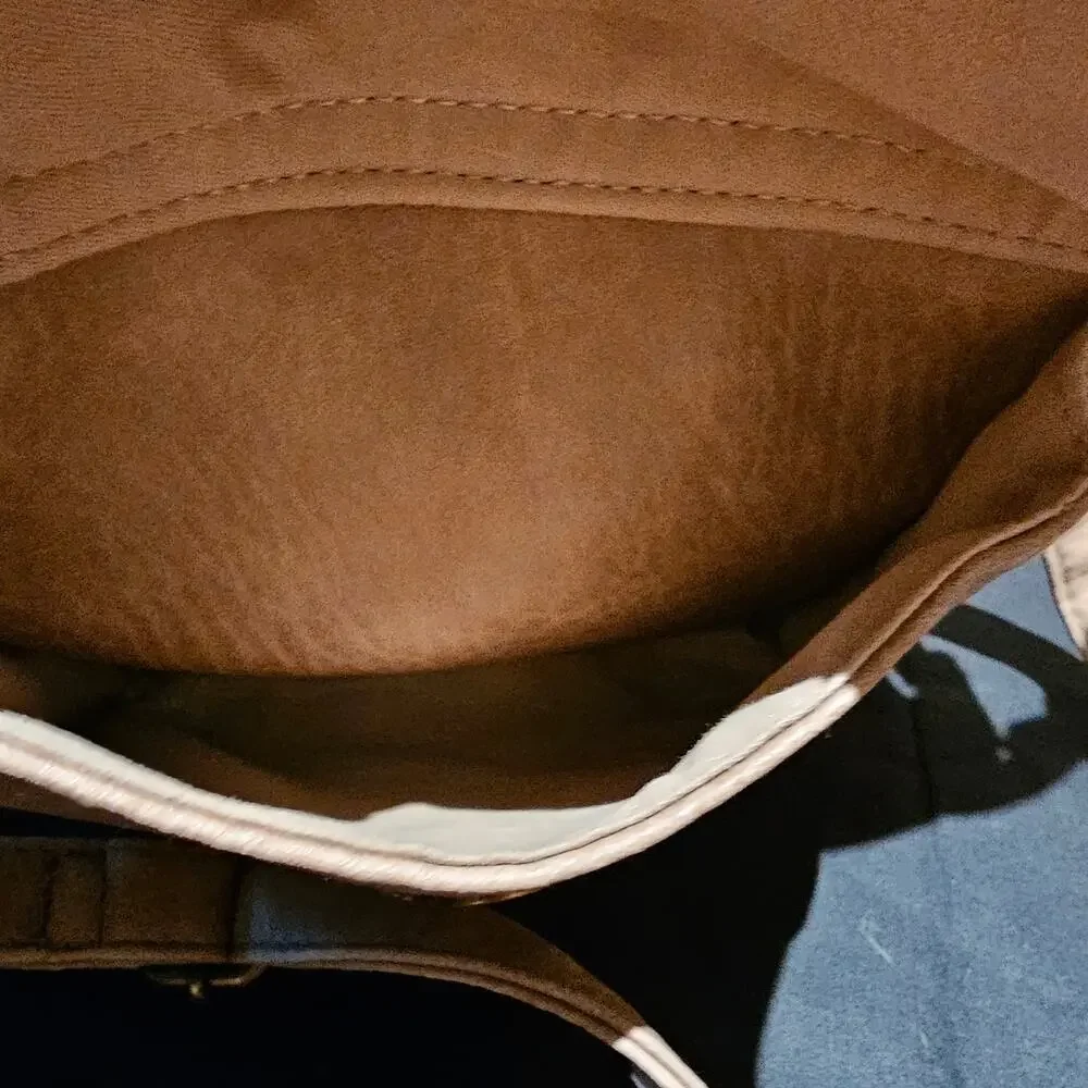 Stone Mountain Crossbody Bag Tan Faux Leather Medium Zip Pocket Adjustable Strap - Picture 7 of 12